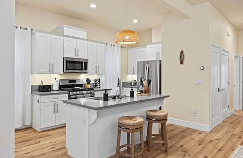Poverty Ridge Apartment | 2BR Midtown Victorian Near Dining, Shops & Transit