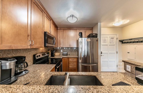 Alpine Meadows Condo | 2BR Mins to Alpine Base Area at Palisades!