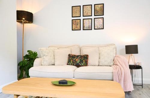 Mytholm House | 2BR Modern Hebden Hideaway, Canal side, Stylish and Cosy
