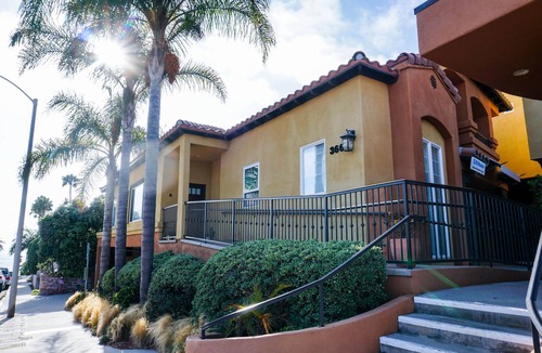 La Jolla Condo | 2BR Modern La Jolla Condo, in a boutique building in the heart of Bird Rock