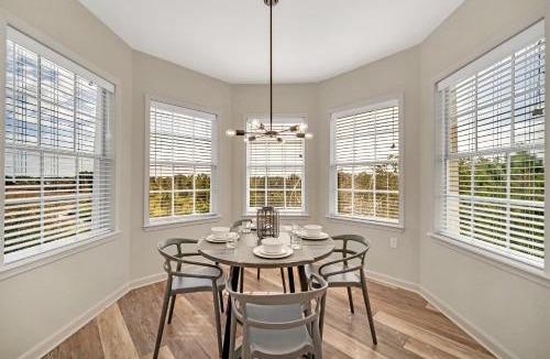 West Kissimmee House | 2BR Modern Pet-Friendly Condo 6 mins from Disney