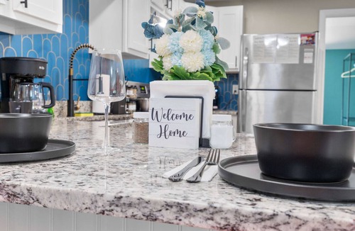 Westside Norwich Apartment | 2BR, Modern, Relaxing, 2 Mi To Mohegan