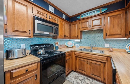 Sneads Ferry Condo | 2BR Oceanfront Condo in NTB with Community Pool & Elevator