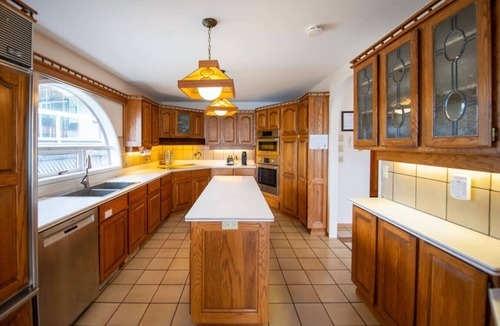 Gibsons House | 2BR Oceanfront Getaway with Stunning Coastal Views