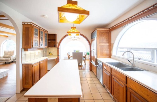 Gibsons House | 2BR Oceanfront Getaway with Stunning Coastal Views