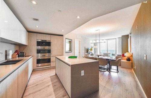 Hollywood South Central Beach Condo | 2BR Oceanfront | Rooftop Pool | 25min WC Stadium