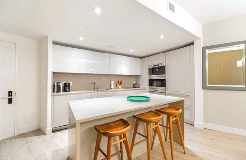 Hollywood South Central Beach Condo | 2BR Oceanfront | Rooftop Pool | 25min WC Stadium