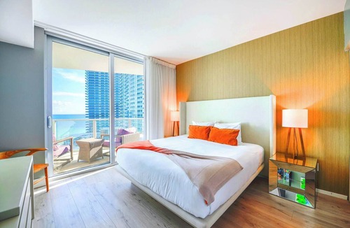 Hollywood South Central Beach Condo | 2BR Oceanfront | Rooftop Pool | 25min WC Stadium