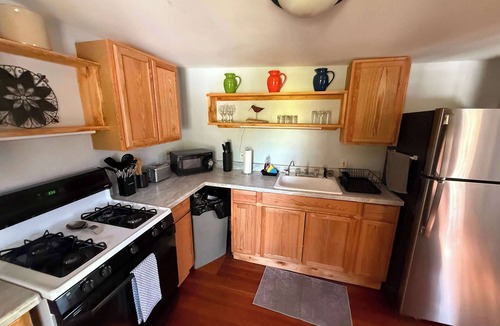 Rosendale Apartment | 2BR Pet-Friendly, Walk to Cafes, Trails & Wineries