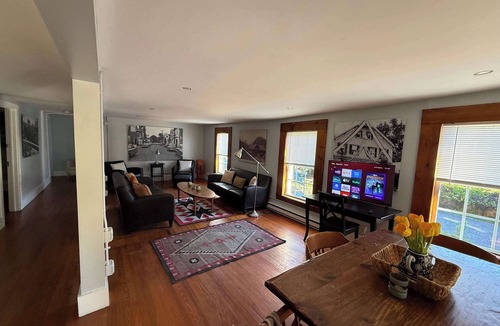 Rosendale Apartment | 2BR Pet-Friendly, Walk to Cafes, Trails & Wineries