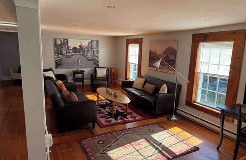 Rosendale Apartment | 2BR Pet-Friendly, Walk to Cafes, Trails & Wineries