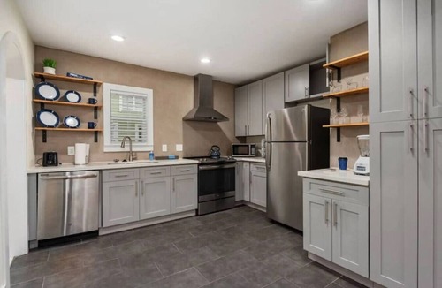 South Central Houston House | 2BR Private Home 1 Block from TSU & Near UH | Sleeps 6 | Hot Tub | Free Parking