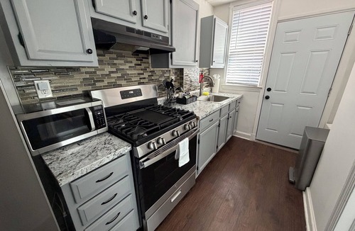 Fairlawn Apartment | 2BR | Private Patio, Free Parking, Near Capitol