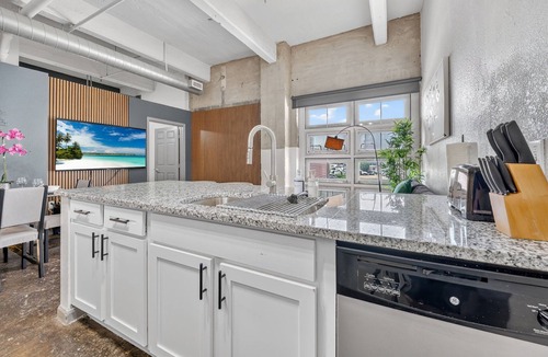 River Market Apartment | 2BR Riverfront District Loft | Near Power & Light