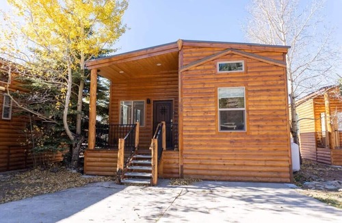Breckenridge House | 2BR Riverside Cabin - Near Trails w/Hot Tub Access