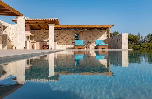 Maries Villa | 2BR Sea-View Hideaway Infinity Pool & BBQ (Ultra-Private)