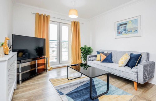 Alibon Apartment | 2BR-Sleeps4-Parking-EastLondon