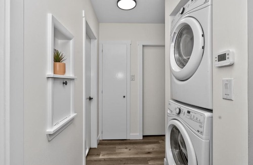 Highland Park Apartment | 2BR Suite Family Friendly | Near YYC Airport & Downtown - 4412 – UP