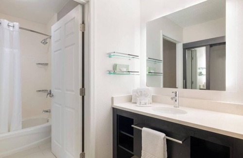 Williamsburg Hotel | 2BR Suite | Mariott Williamsburg | Kitchens, Pool, Hot Breakfast