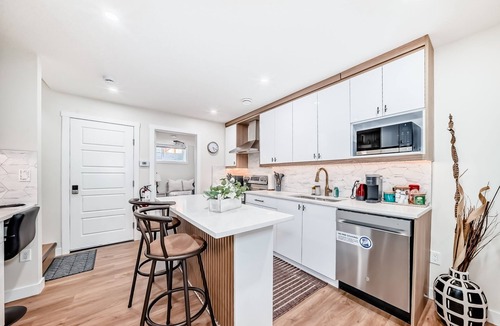Southeast Calgary Apartment | 2BR Suite | Seton | Spruce Meadows | WiFi | Pkg| South Campus Hospital
