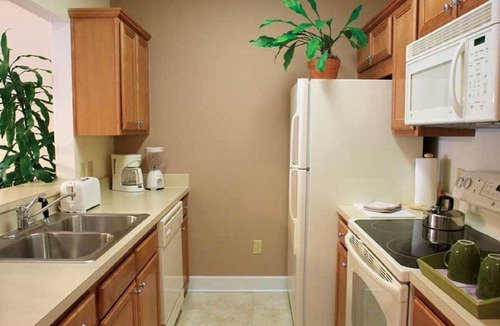 Lackey House | 2BR Townhome - Sleeps 6 - Resort Pools, Near Busch Gardens & Water Country