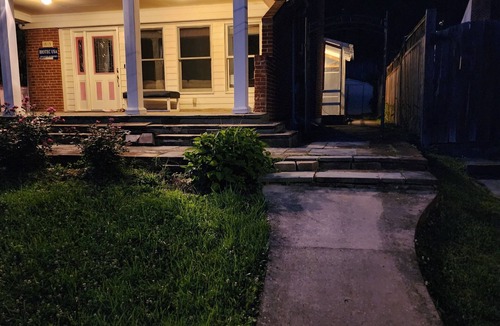 Foxhall Village House | 2BR Unit Walking to Georgetown Univercity DC MedStar Safe Super price