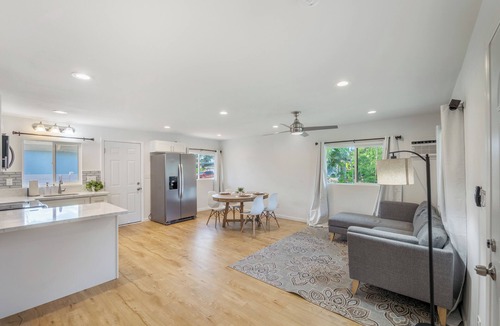 Wahiawa House | 2BR Wahiawa - Sleeps 4 + AC, WiFi + Garden & Beach