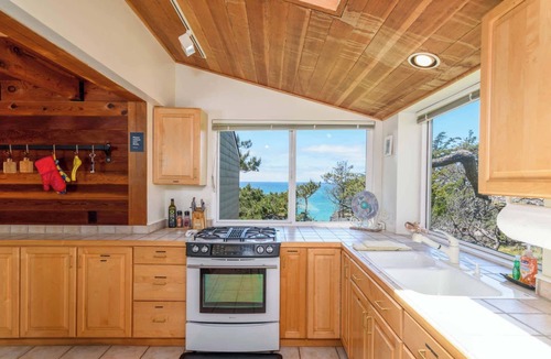 Gualala House | 2BR with Loft | Spectacular Oceanview & Hot Tub