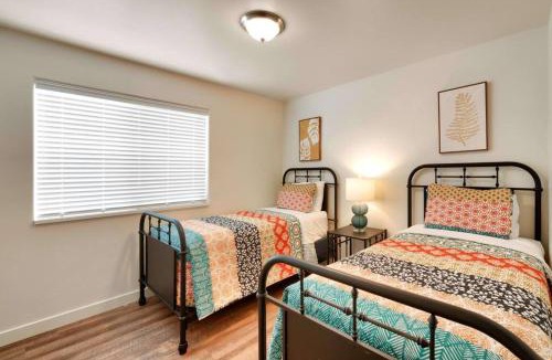 Moab South Valley Apartment | 2K Top Floor Moab RedCliff Condo, POOL & HOT TUB