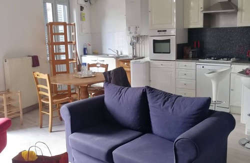 Saint-Chamond Apartment | 2ND FLOOR APARTMENT FACING THE PARK