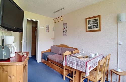 Reberty Apartment | 2nd floor, balcony, tv, ski locker, 27m², Les Menuires