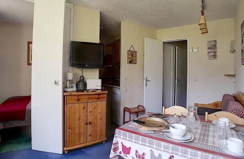 Reberty Apartment | 2nd floor, balcony, tv, ski locker, 27m², Les Menuires