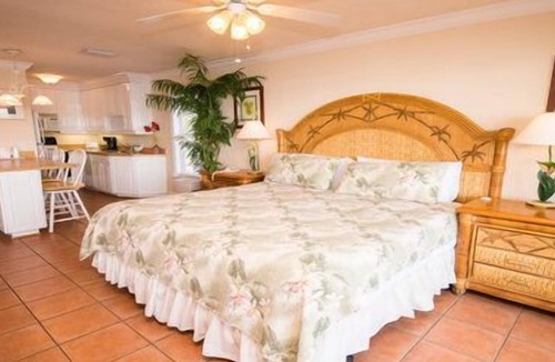 Bradenton Beach Hotel | 2nd Floor Studio. Stairs only. Pet Friendly