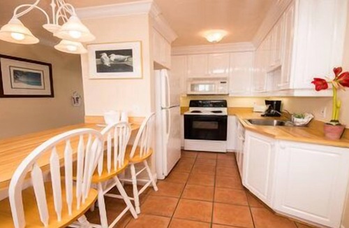 Bradenton Beach Hotel | 2nd Floor Studio. Stairs only. Pet Friendly