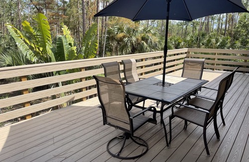 Oakes Estates House | 2nd Floor Studio on 2 Acre Gated Estate