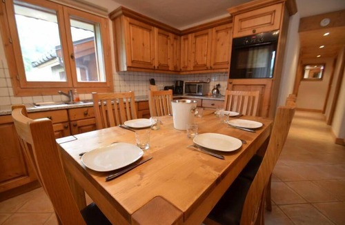 Le Bettaix Apartment | 2nd floor, balcony, tv, ski locker, 66m², Les Menuires