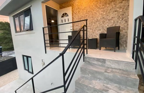 Pedernales House | 2nd Full floor 3-bedroom house with AC and private entrance