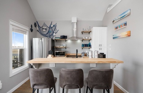 Port Bolivar House | 2nd Life - Charming house close to the beach with community pool & playground