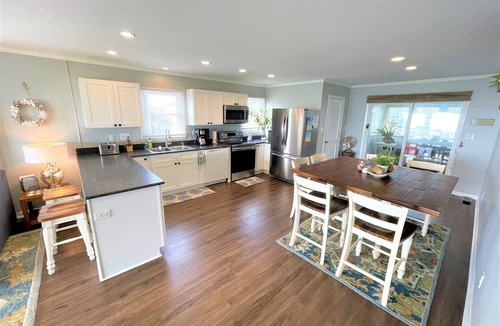 Emerald Isle House | 2nd-row crystal-coast-cabana bliss w/splendid ocean views—NO FEE for Fido
