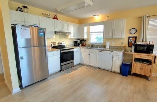 Emerald Isle House | 2nd ROW EASY beach access 1/2 block Ocean View + EV charger