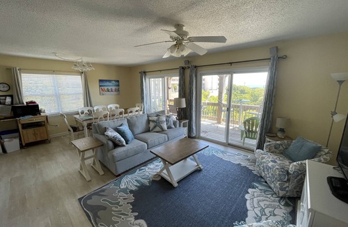 Emerald Isle House | 2nd ROW EASY beach access 1/2 block Ocean View + EV charger