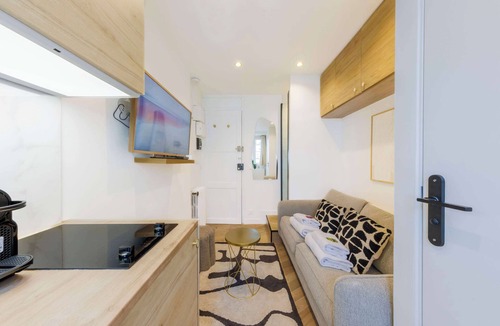 Chaillot Apartment | 2P studio on the rooftops of Paris