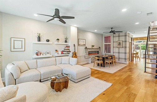 Bloomingdale House | 2x King Beds, 1x Trundle Bed, Fireplace, Private Backyard, Washer/Dryer