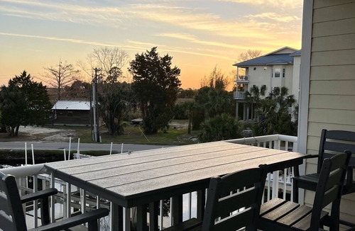 Suwannee Condo | 3/2 clean and spacious condo in Suwannee, FL