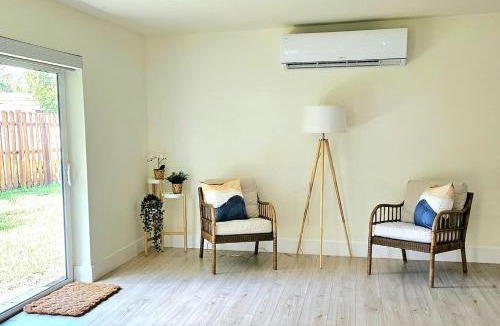 Tropic Palms House | 3/2 Tranquil Home close to Beach