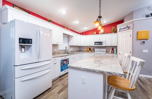 Fellowship House | 3/2 updated pool home that sleeps 8 about 5 minutes from WEC