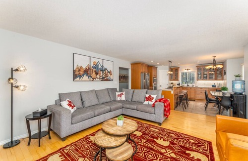 Division No. 14 House | 3,500 SF Tranquil Retreat | HEATED Pool & Hot Tub | Games & Home Theatre Room