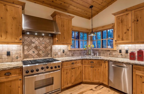 Truckee House | 3,700sf 4bed 4.5bath, Mountain Retreat