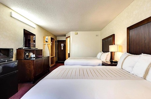 Devils Lake Hotel | 3 Accommodations Perfect for Big Family near Roosevelt Park | Free Parking!