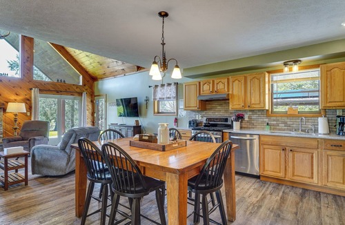 Benezette Cabin | 3-Acre Benezette Cabin: Hot Tub, Grill & Mtn View